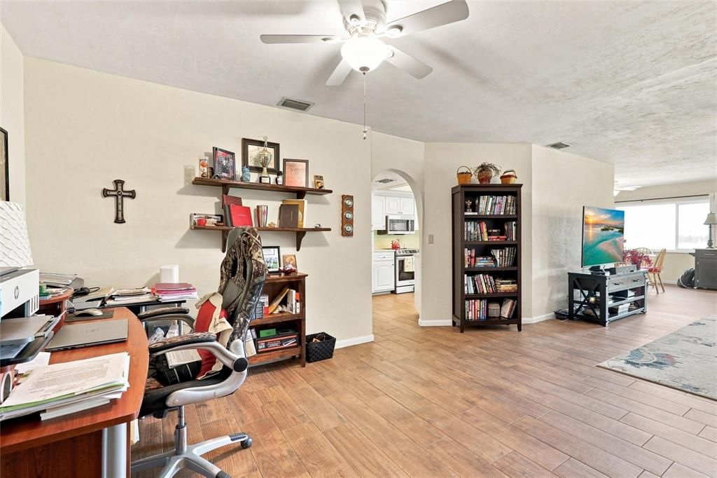 For Sale: $239,900 (2 beds, 2 baths, 1697 Square Feet)