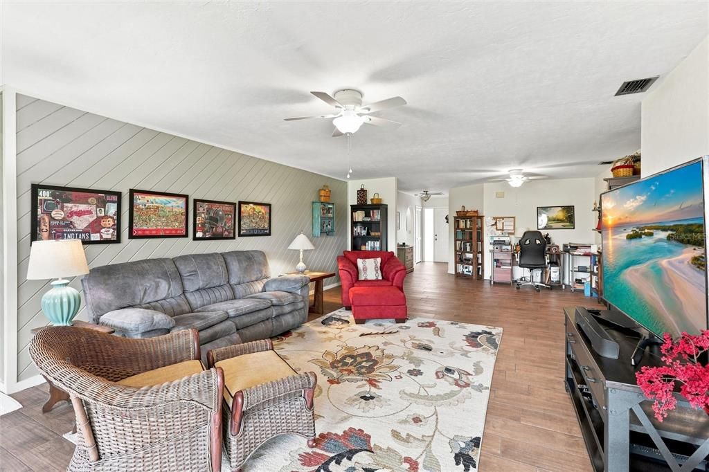 For Sale: $239,900 (2 beds, 2 baths, 1697 Square Feet)