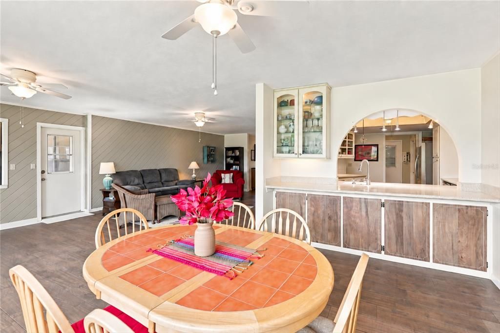 For Sale: $239,900 (2 beds, 2 baths, 1697 Square Feet)