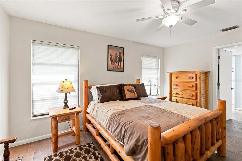 For Sale: $239,900 (2 beds, 2 baths, 1697 Square Feet)