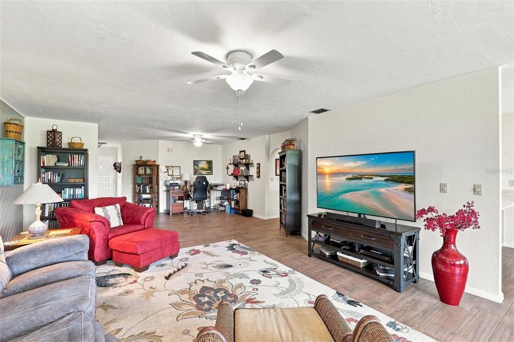 For Sale: $239,900 (2 beds, 2 baths, 1697 Square Feet)