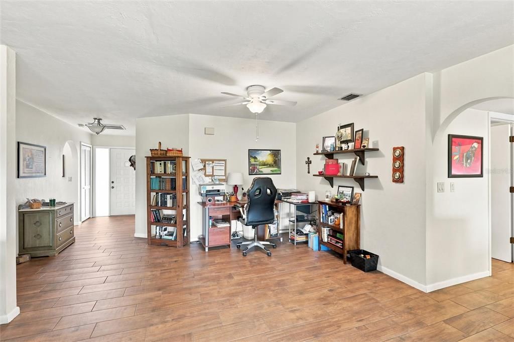 For Sale: $239,900 (2 beds, 2 baths, 1697 Square Feet)