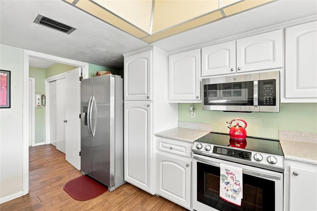 For Sale: $239,900 (2 beds, 2 baths, 1697 Square Feet)