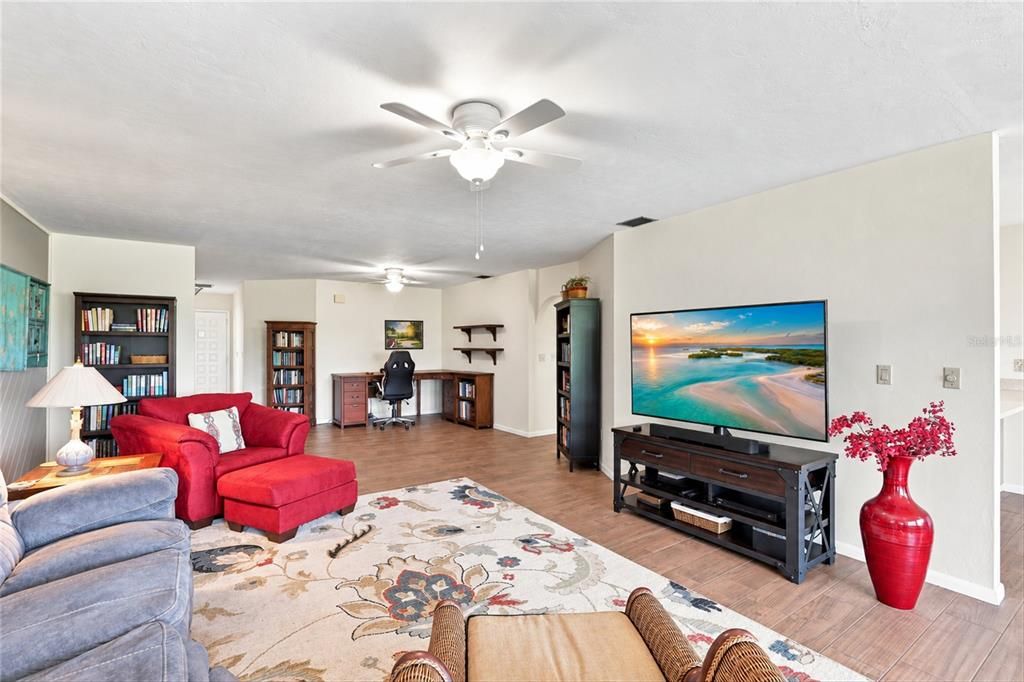 For Sale: $239,900 (2 beds, 2 baths, 1697 Square Feet)