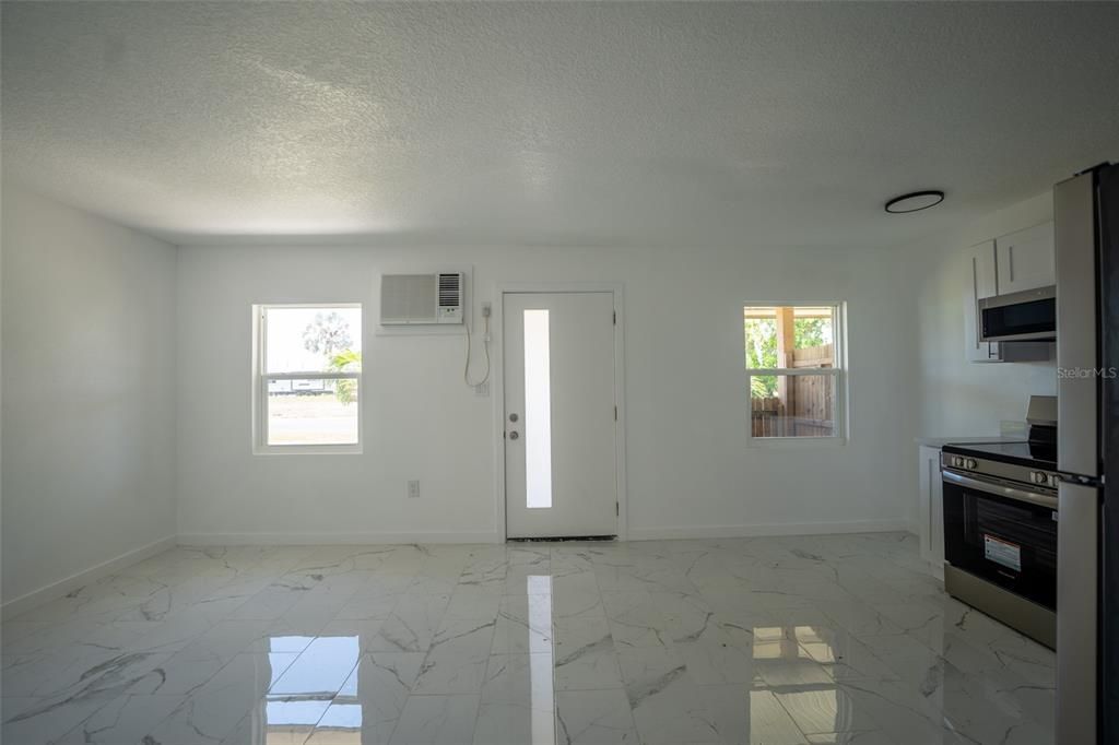 For Rent: $2,000 (1 beds, 1 baths, 498 Square Feet)