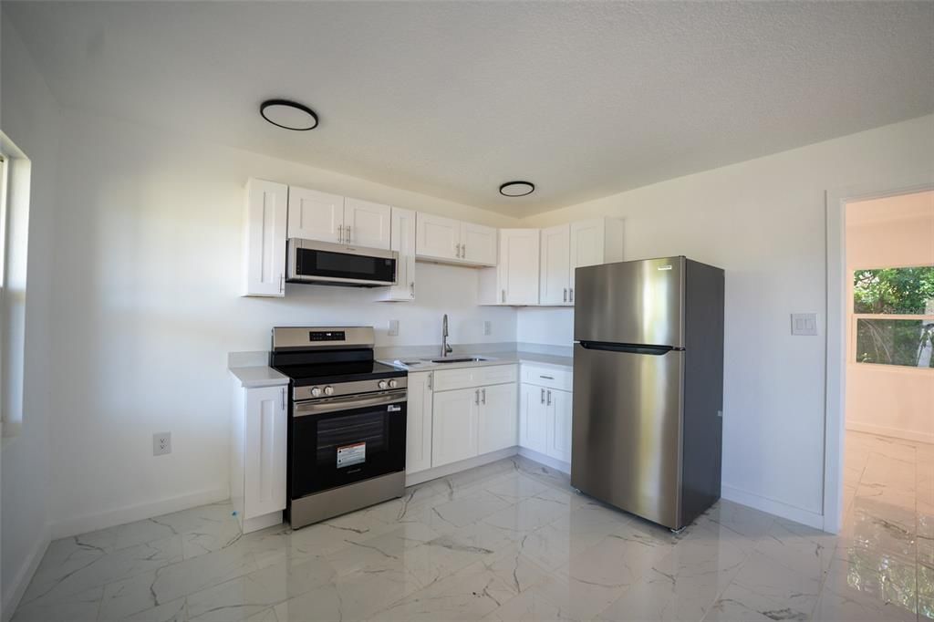 For Rent: $2,000 (1 beds, 1 baths, 498 Square Feet)