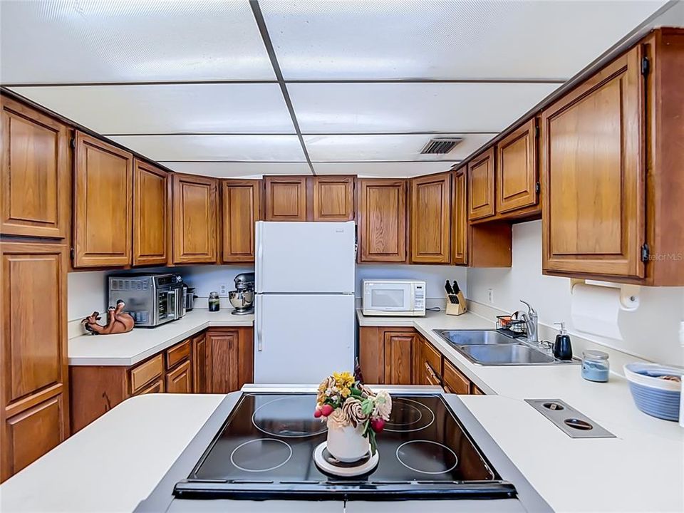 На продажу: $419,900 (2 спален, 1 ванн, 1260 Квадратных фут)