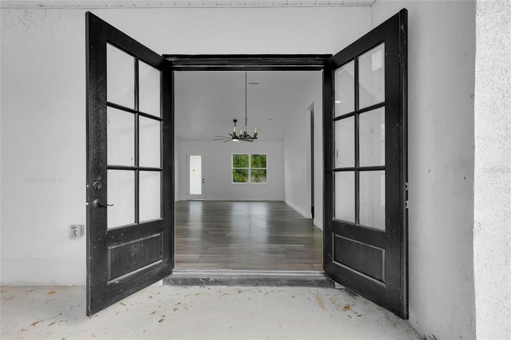 For Sale: $275,000 (4 beds, 3 baths, 1926 Square Feet)