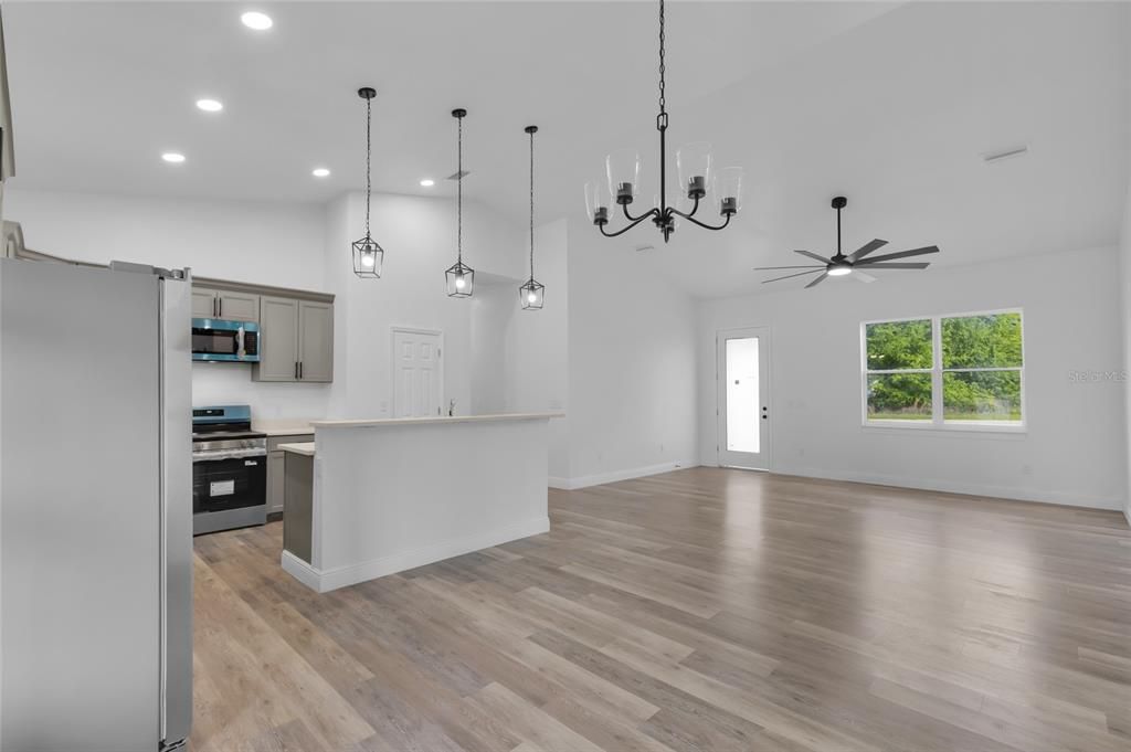 For Sale: $275,000 (4 beds, 3 baths, 1926 Square Feet)