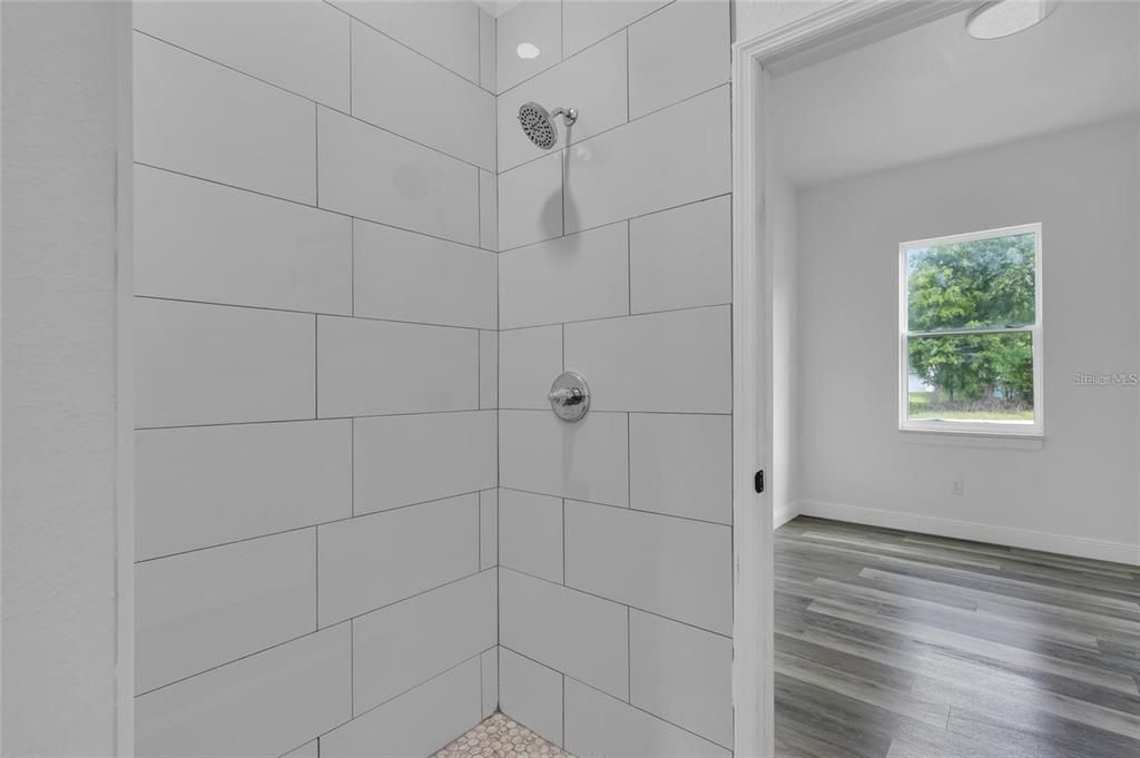 For Sale: $275,000 (4 beds, 3 baths, 1926 Square Feet)