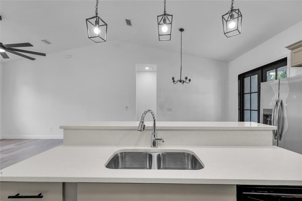 For Sale: $275,000 (4 beds, 3 baths, 1926 Square Feet)
