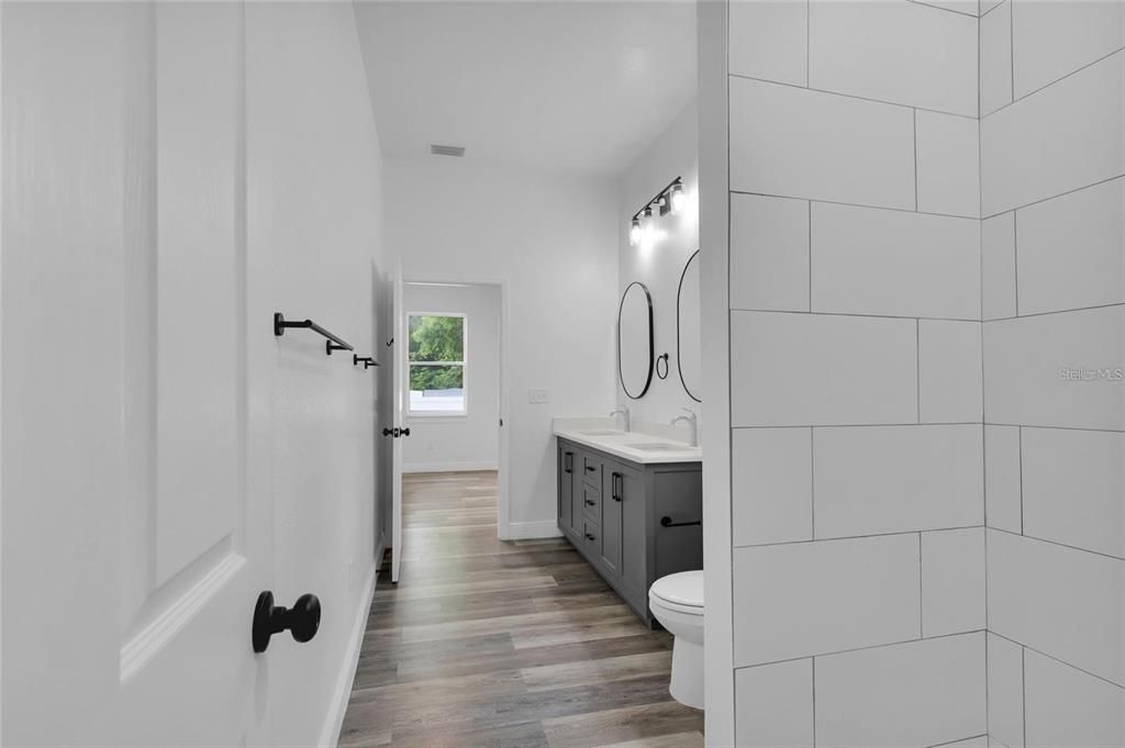 For Sale: $275,000 (4 beds, 3 baths, 1926 Square Feet)