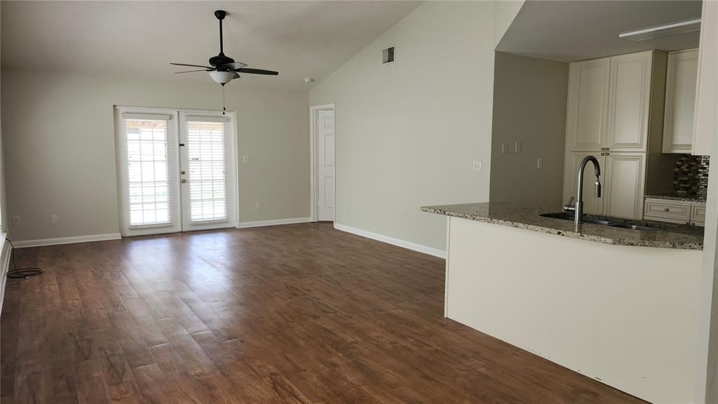 For Sale: $318,798 (3 beds, 2 baths, 1194 Square Feet)