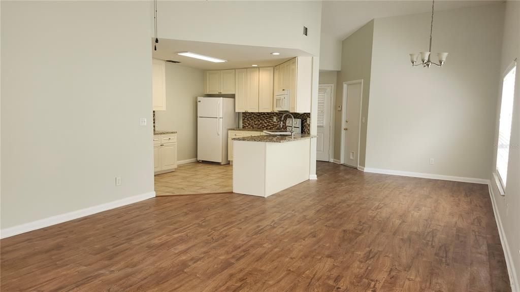 For Sale: $318,798 (3 beds, 2 baths, 1194 Square Feet)