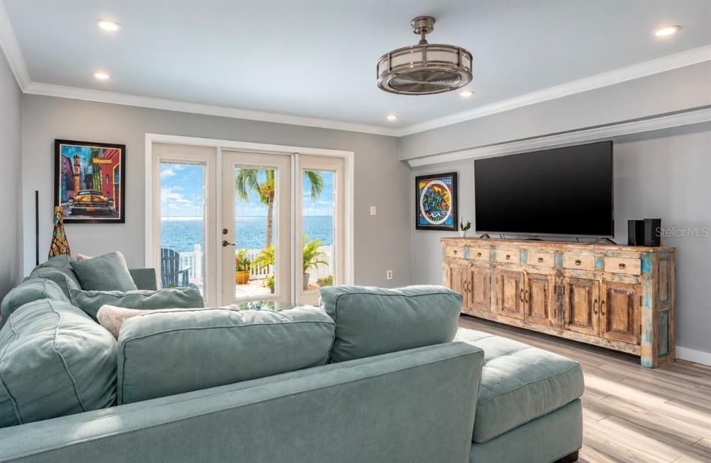 For Sale: $575,000 (2 beds, 2 baths, 1247 Square Feet)