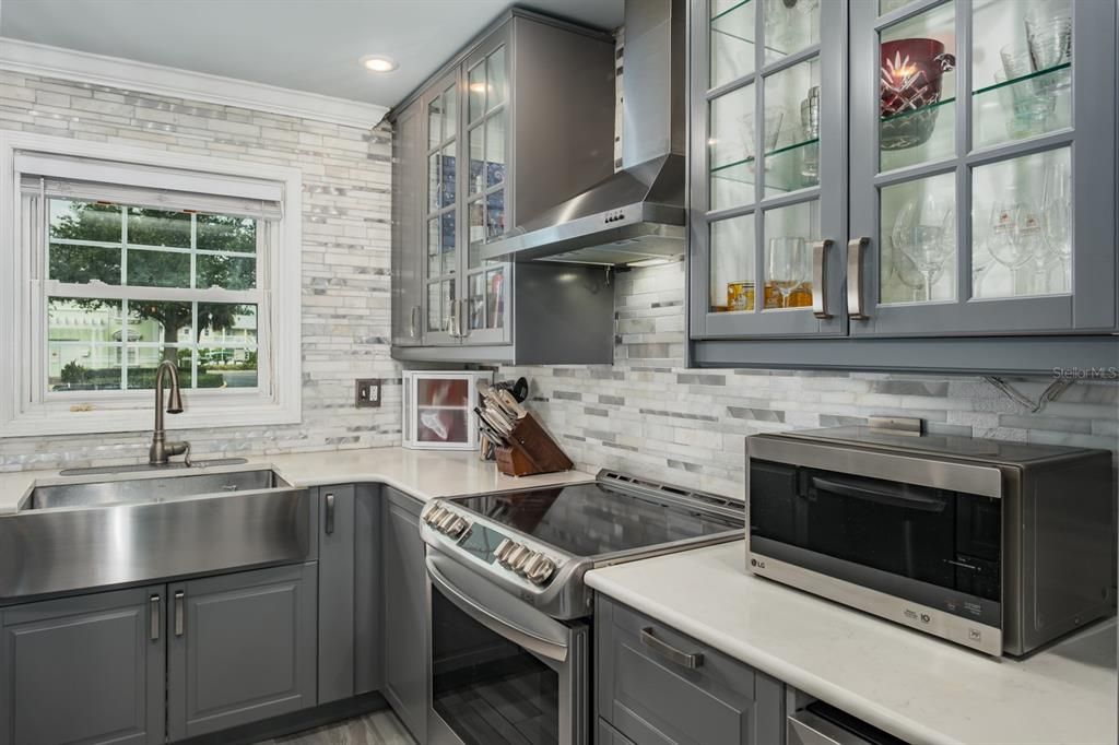 For Sale: $575,000 (2 beds, 2 baths, 1247 Square Feet)