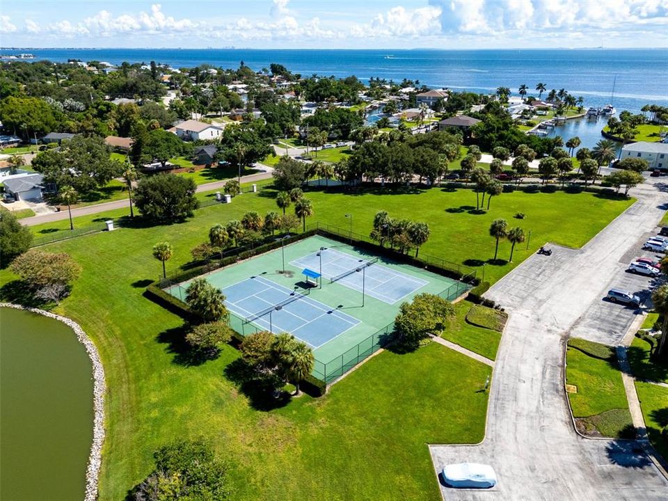 For Sale: $575,000 (2 beds, 2 baths, 1247 Square Feet)