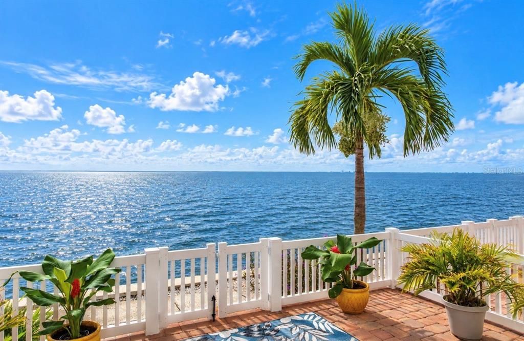 For Sale: $575,000 (2 beds, 2 baths, 1247 Square Feet)