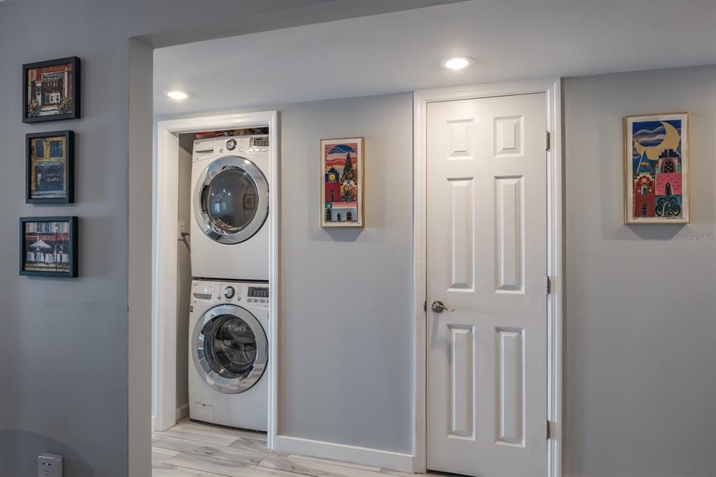 For Sale: $575,000 (2 beds, 2 baths, 1247 Square Feet)