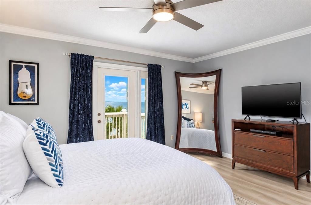 For Sale: $575,000 (2 beds, 2 baths, 1247 Square Feet)
