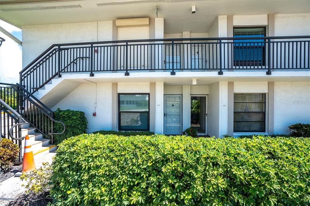 В аренду: $6,000 (2 спален, 2 ванн, 890 Квадратных фут)