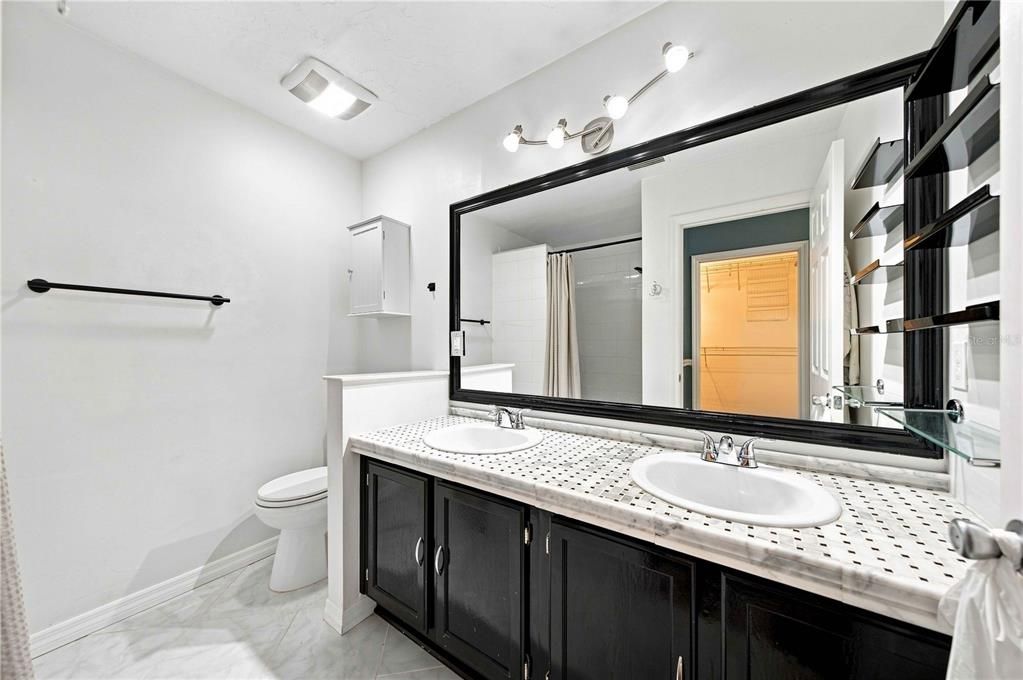 For Rent: $2,200 (2 beds, 2 baths, 1367 Square Feet)