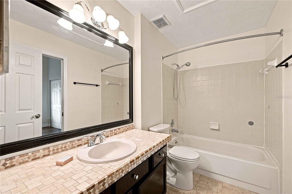 For Rent: $2,200 (2 beds, 2 baths, 1367 Square Feet)