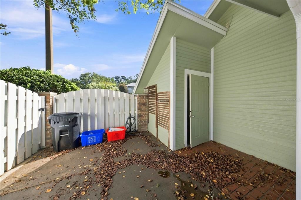 For Rent: $2,200 (2 beds, 2 baths, 1367 Square Feet)