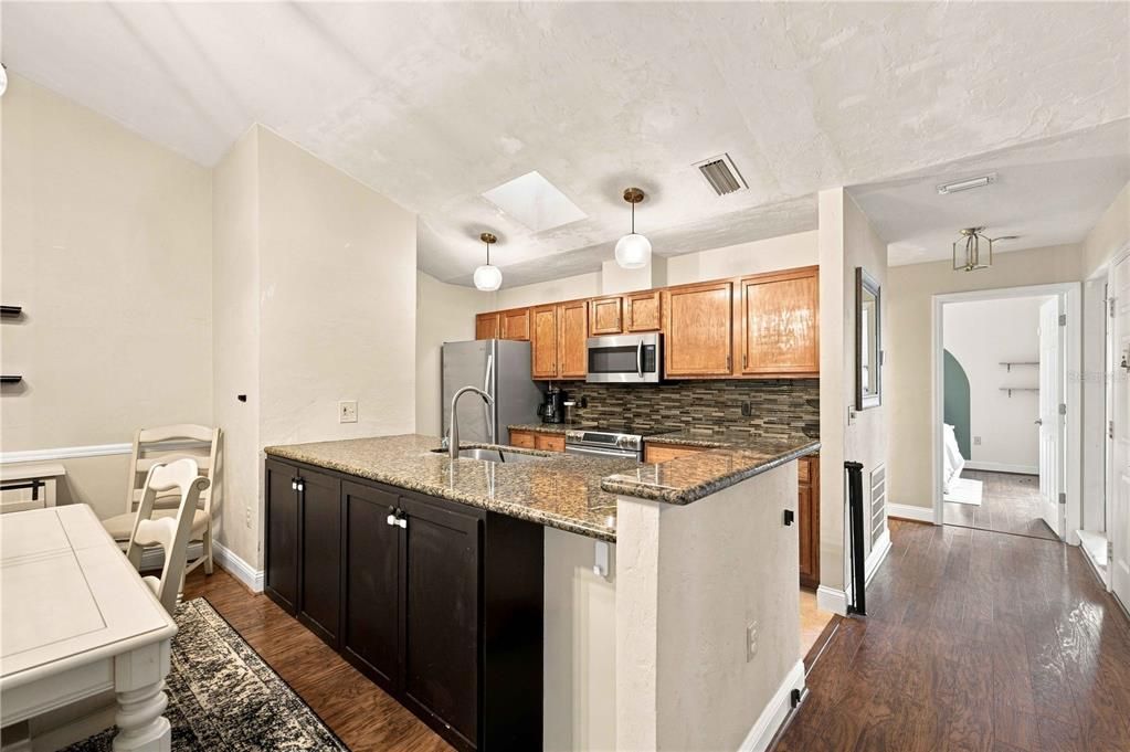 For Rent: $2,200 (2 beds, 2 baths, 1367 Square Feet)