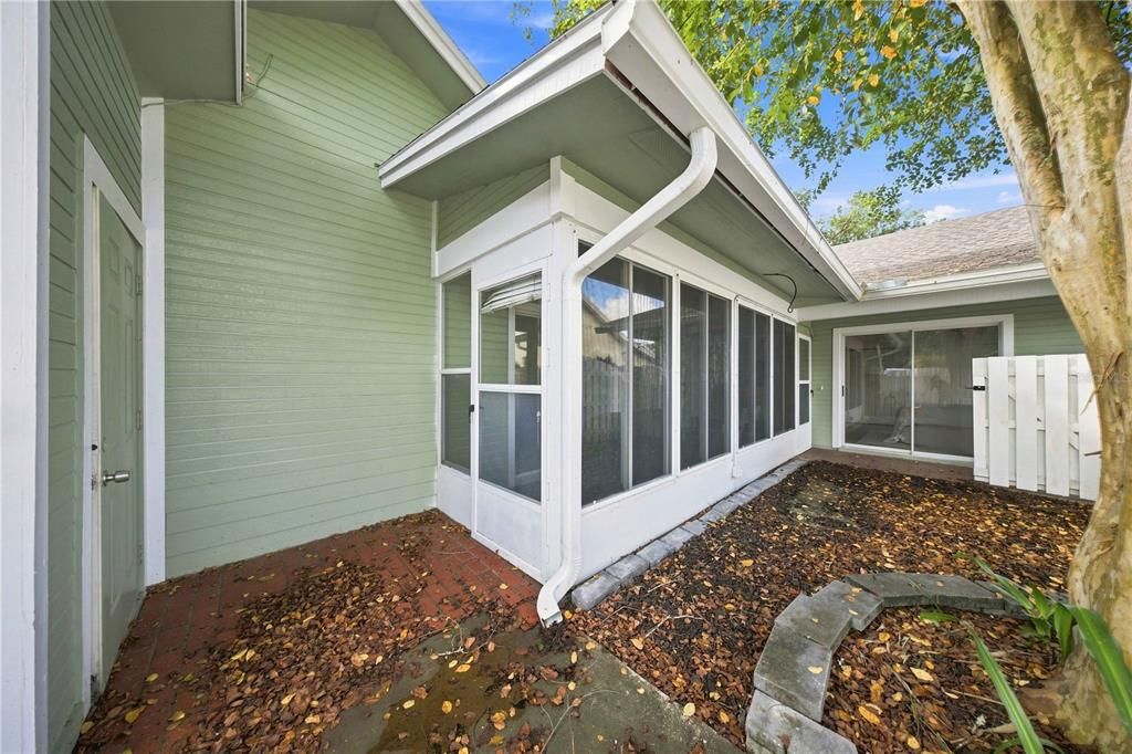 For Rent: $2,200 (2 beds, 2 baths, 1367 Square Feet)
