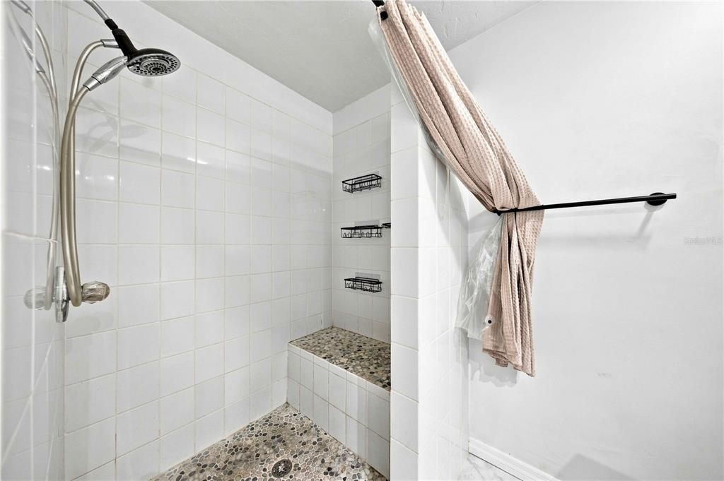 For Rent: $2,200 (2 beds, 2 baths, 1367 Square Feet)