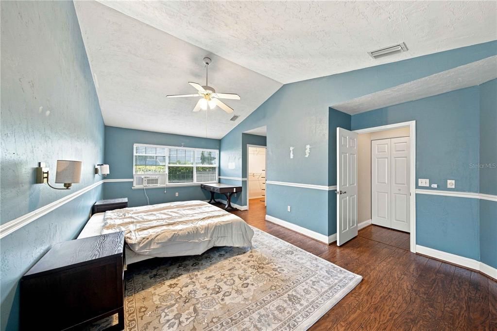 For Rent: $2,200 (2 beds, 2 baths, 1367 Square Feet)
