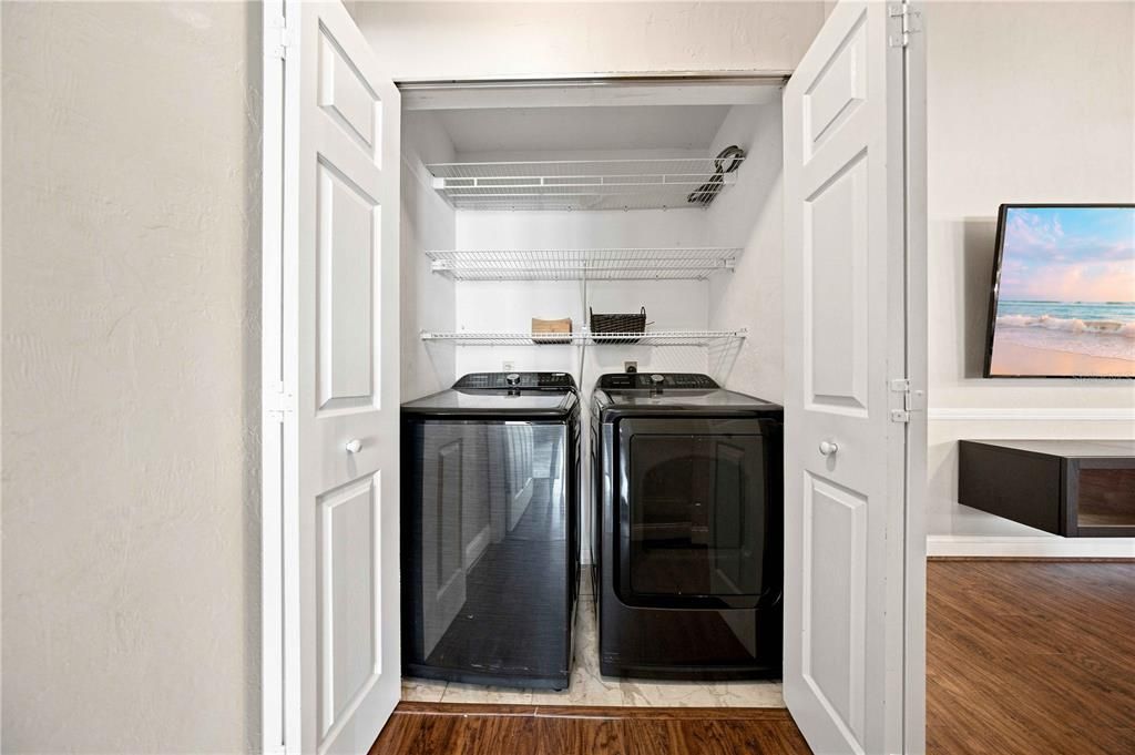 For Rent: $2,200 (2 beds, 2 baths, 1367 Square Feet)