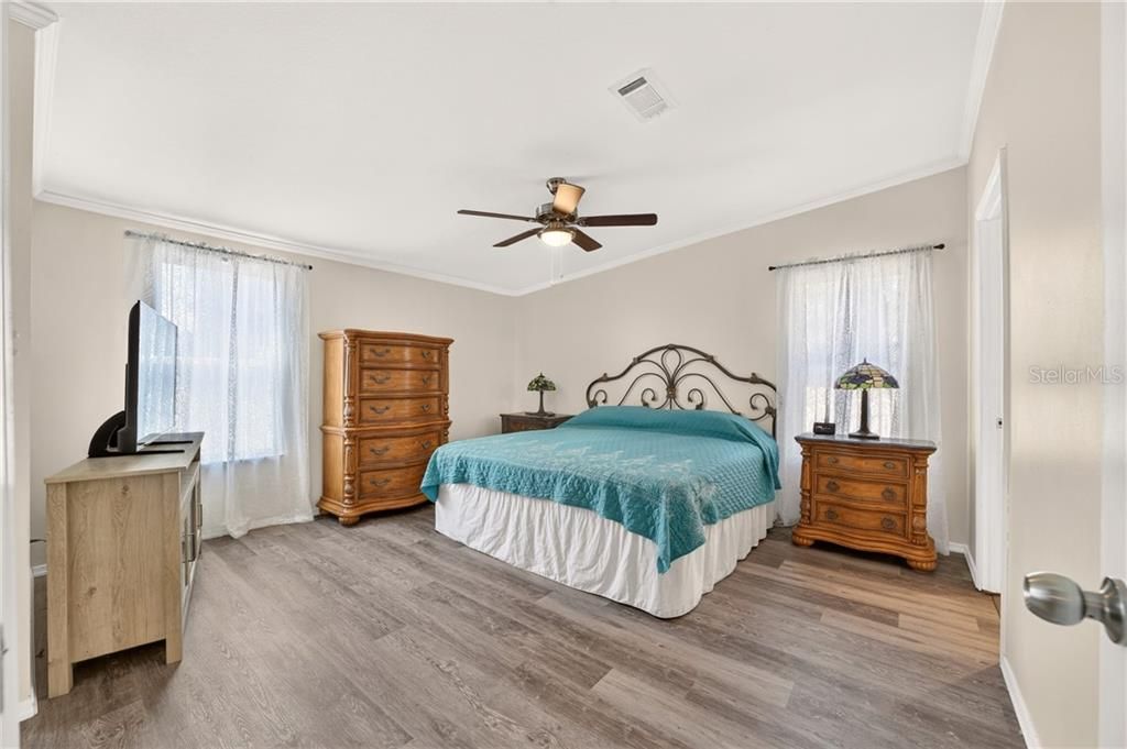 Activo con contrato: $239,000 (3 camas, 2 baños, 1800 Pies cuadrados)