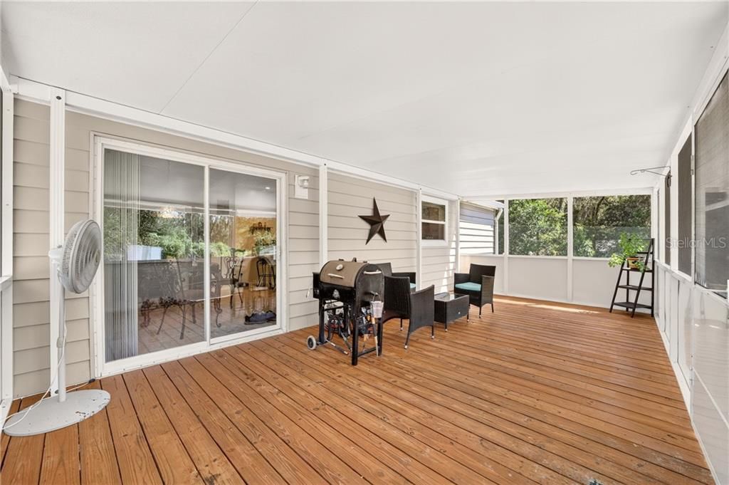 Activo con contrato: $239,000 (3 camas, 2 baños, 1800 Pies cuadrados)