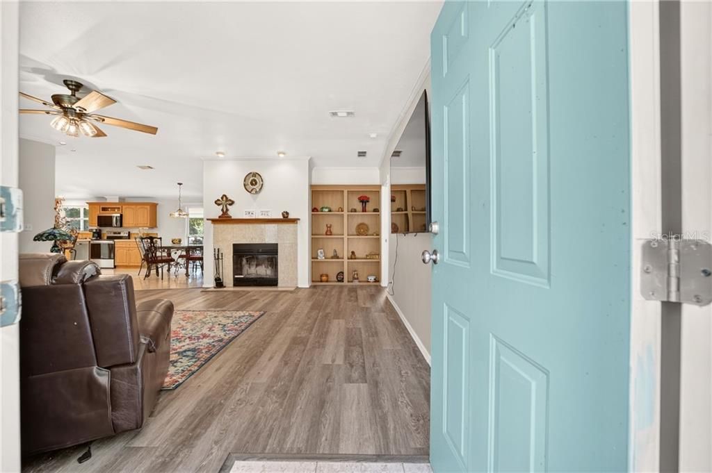 Activo con contrato: $239,000 (3 camas, 2 baños, 1800 Pies cuadrados)