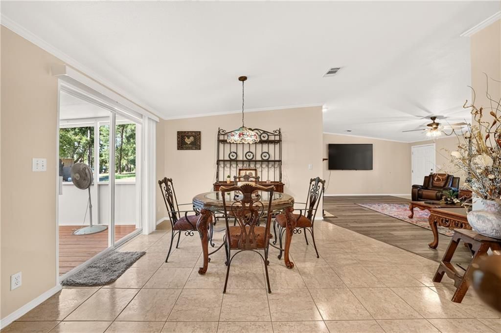Activo con contrato: $239,000 (3 camas, 2 baños, 1800 Pies cuadrados)