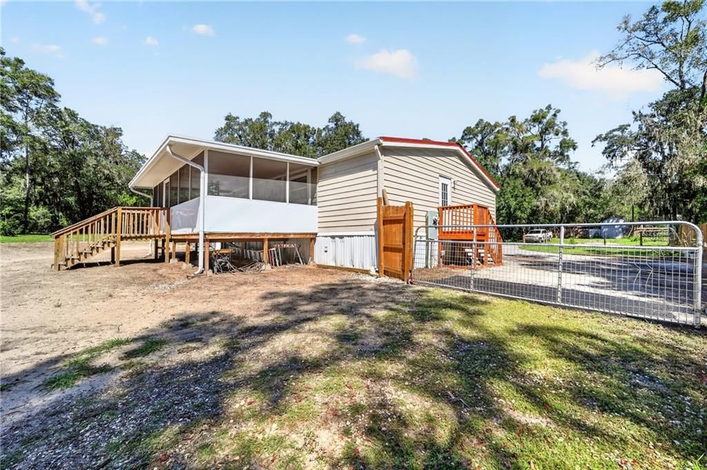 Activo con contrato: $239,000 (3 camas, 2 baños, 1800 Pies cuadrados)
