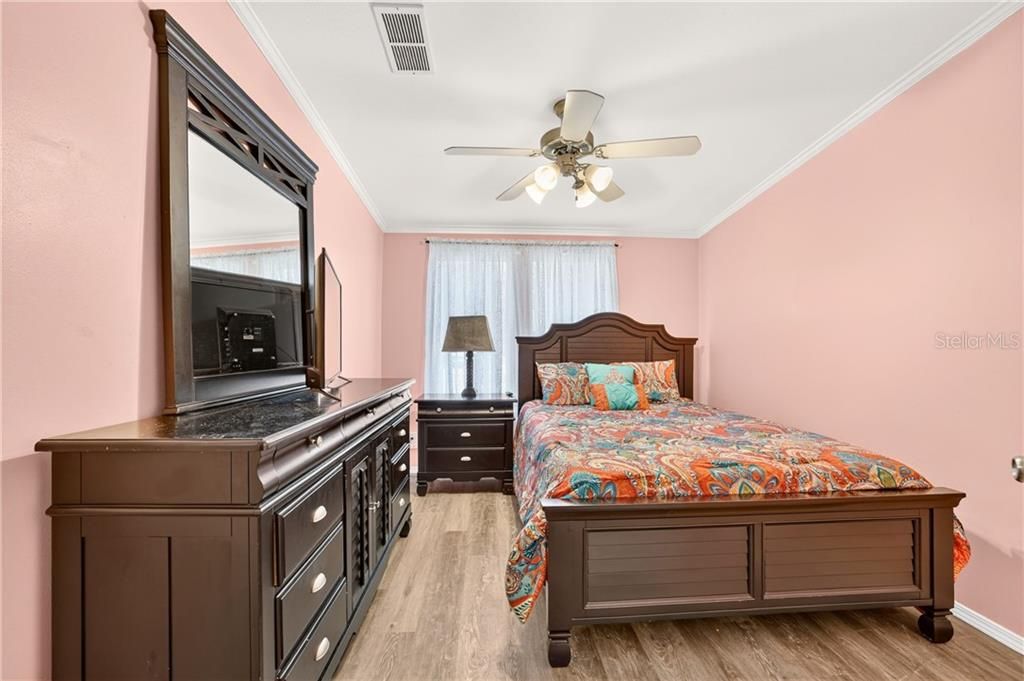 Activo con contrato: $239,000 (3 camas, 2 baños, 1800 Pies cuadrados)