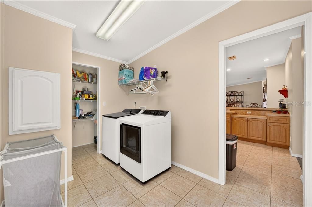 Activo con contrato: $239,000 (3 camas, 2 baños, 1800 Pies cuadrados)