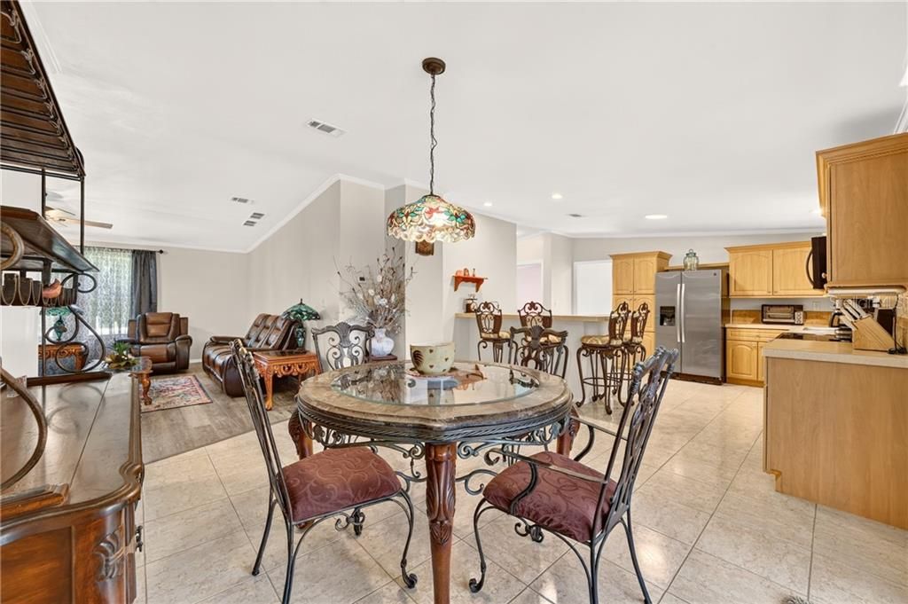 Activo con contrato: $239,000 (3 camas, 2 baños, 1800 Pies cuadrados)