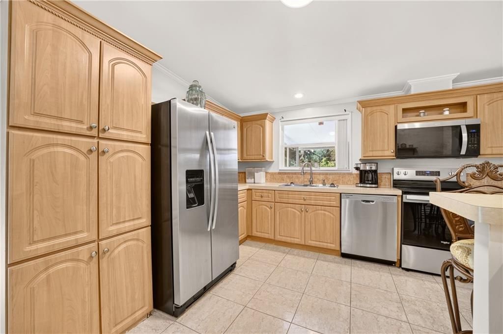Activo con contrato: $239,000 (3 camas, 2 baños, 1800 Pies cuadrados)