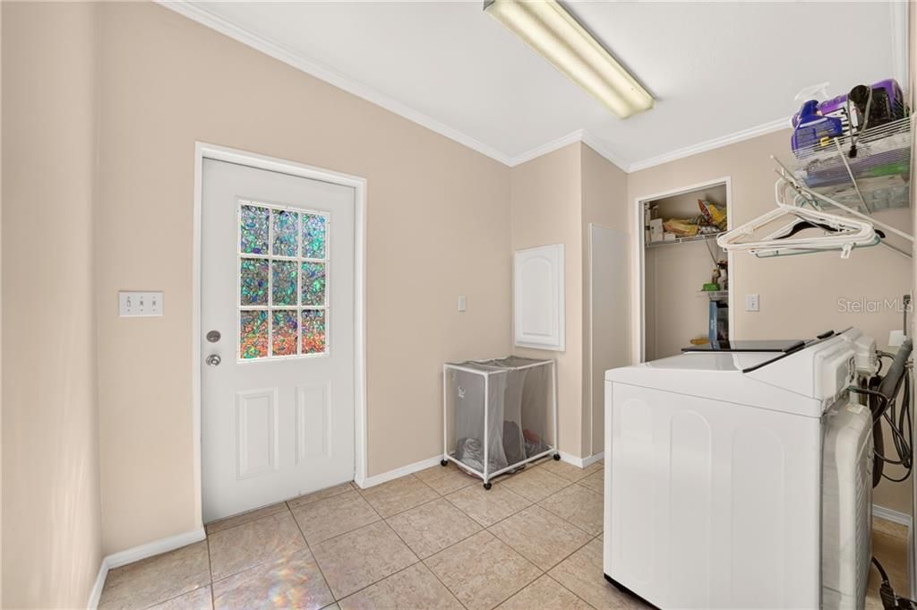 Activo con contrato: $239,000 (3 camas, 2 baños, 1800 Pies cuadrados)