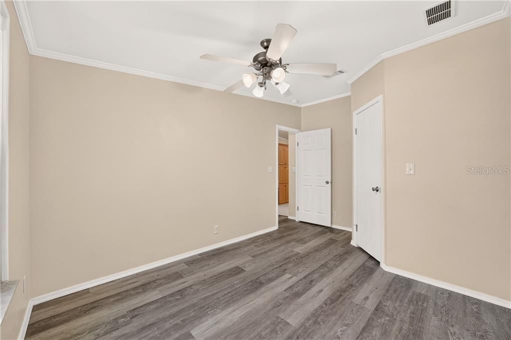 Activo con contrato: $239,000 (3 camas, 2 baños, 1800 Pies cuadrados)
