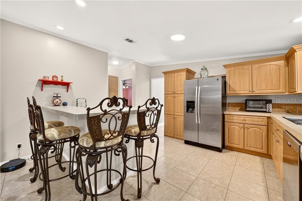 Activo con contrato: $239,000 (3 camas, 2 baños, 1800 Pies cuadrados)