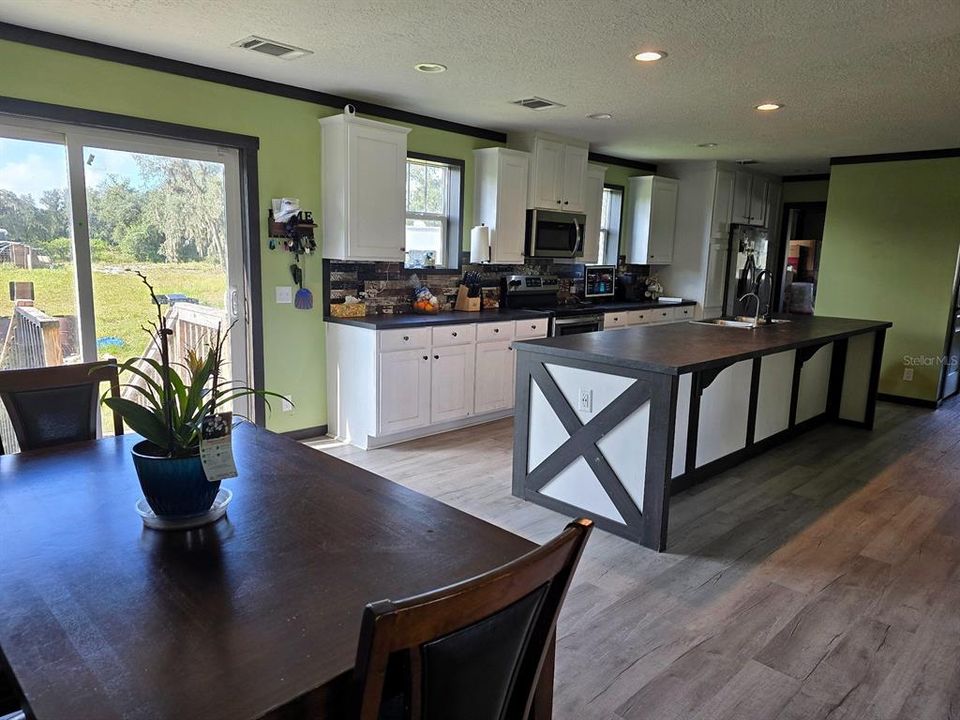 For Sale: $240,000 (4 beds, 3 baths, 2044 Square Feet)