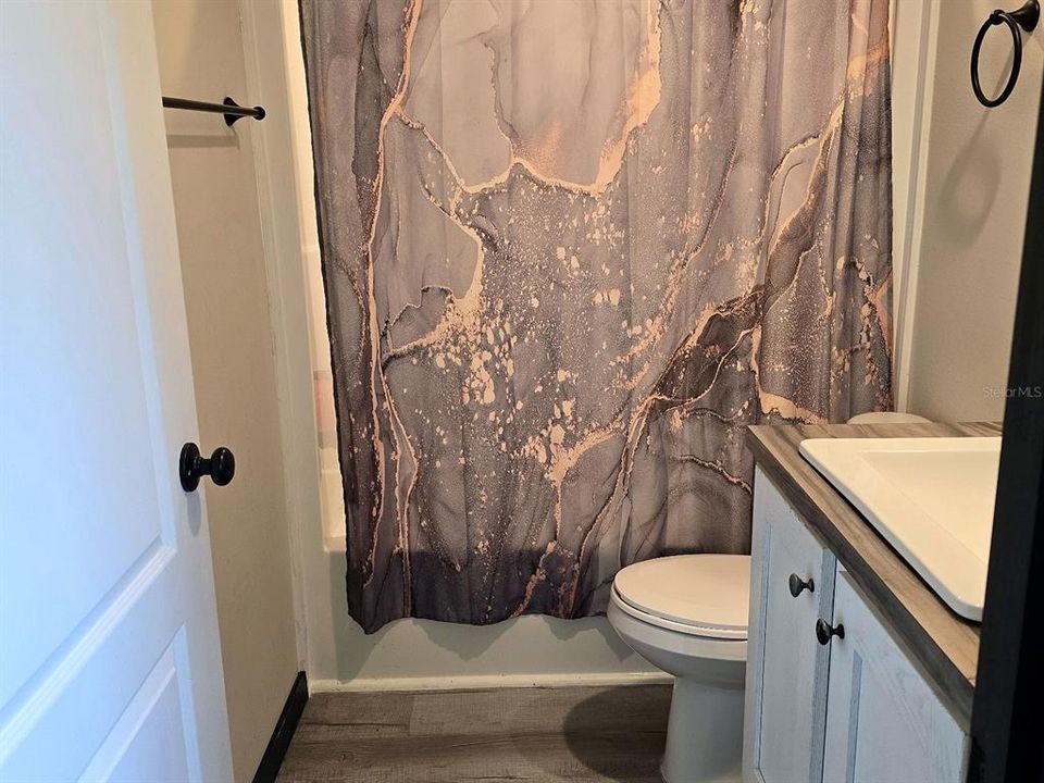 For Sale: $240,000 (4 beds, 3 baths, 2044 Square Feet)