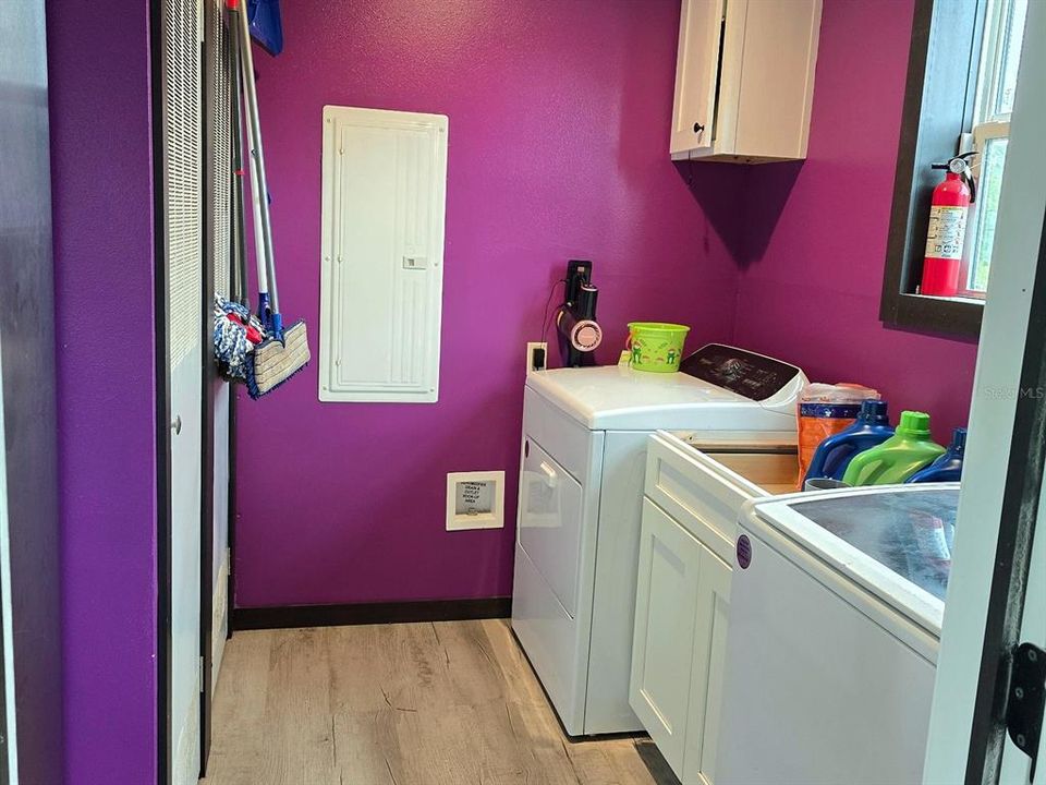 For Sale: $240,000 (4 beds, 3 baths, 2044 Square Feet)