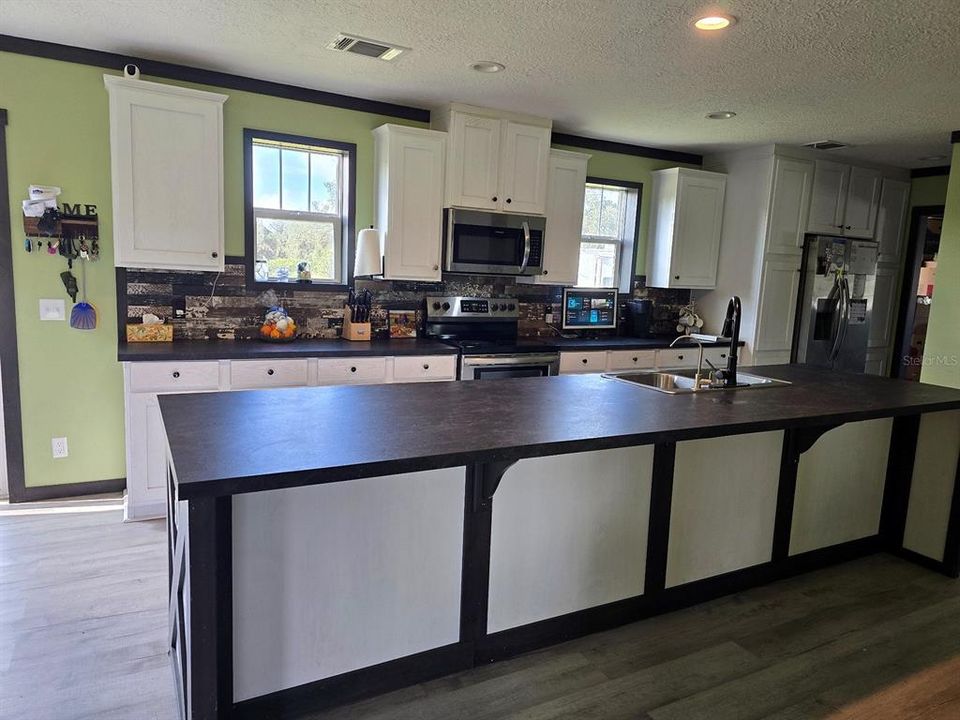 For Sale: $240,000 (4 beds, 3 baths, 2044 Square Feet)