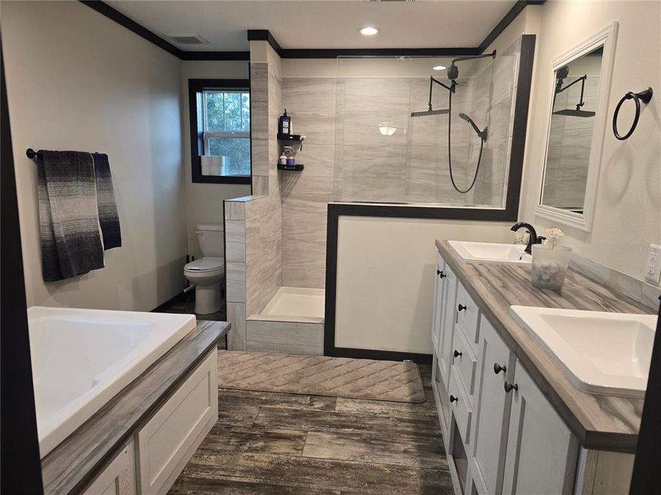 For Sale: $240,000 (4 beds, 3 baths, 2044 Square Feet)